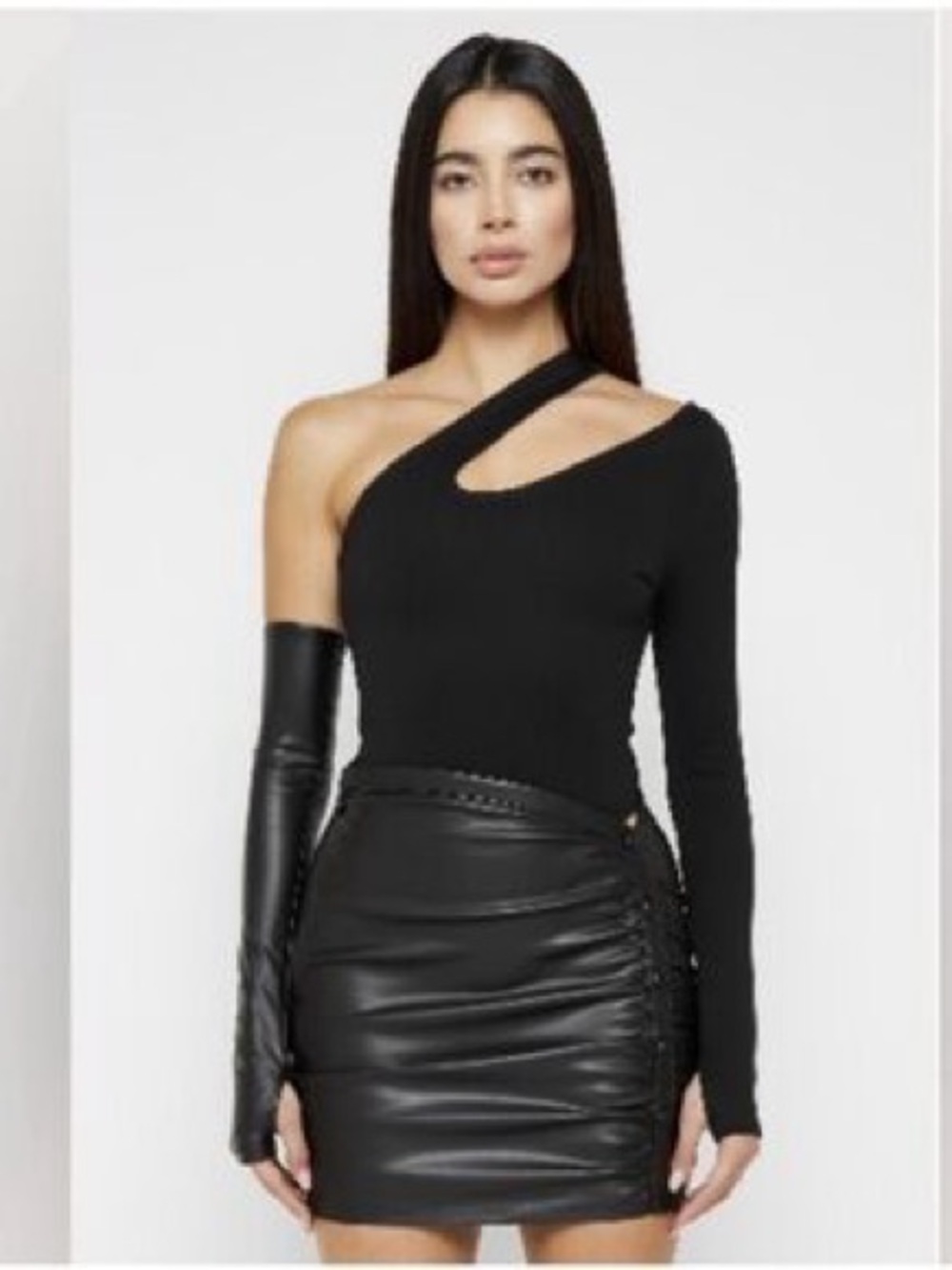 Maniere de Voir black asymmetrical top